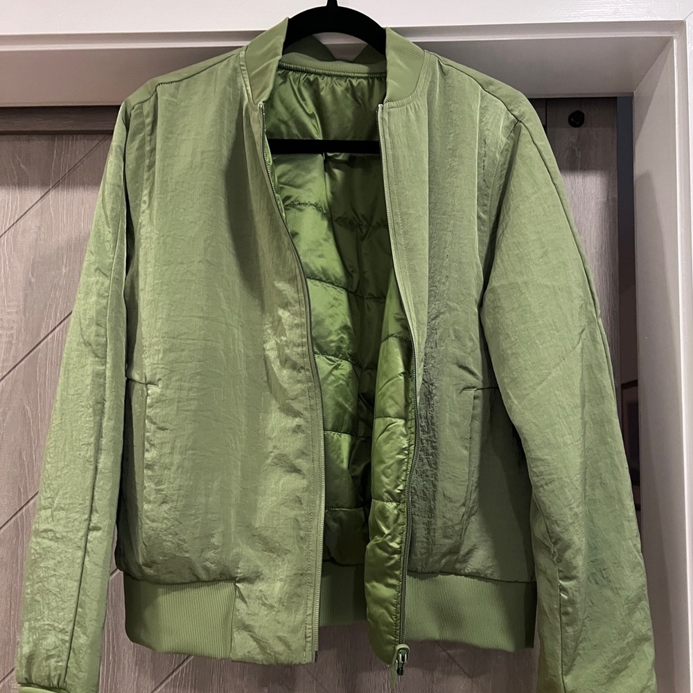 LuLulemon reversible non stop bomber jacket.
